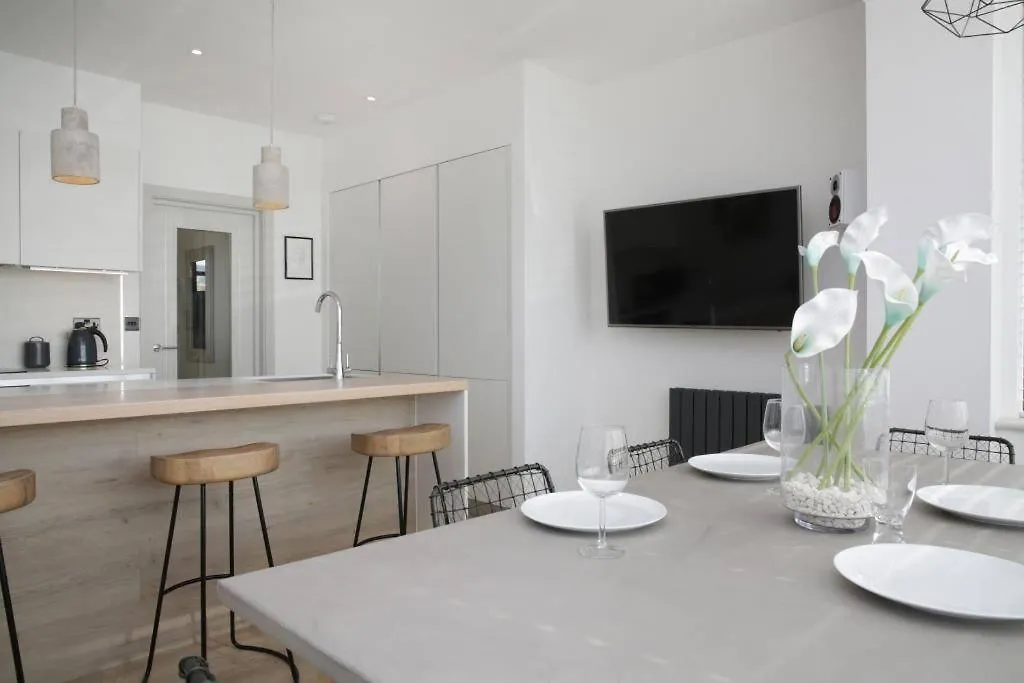 Vila Bournecoast: 3 Bed-Sea Views/Balcony/Garden-Hb6314 Bournemouth
