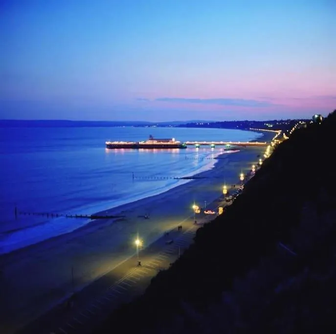 Vila Bournecoast: 3 Bed-Sea Views/Balcony/Garden-Hb6314 Bournemouth 0*,  Velká Británie